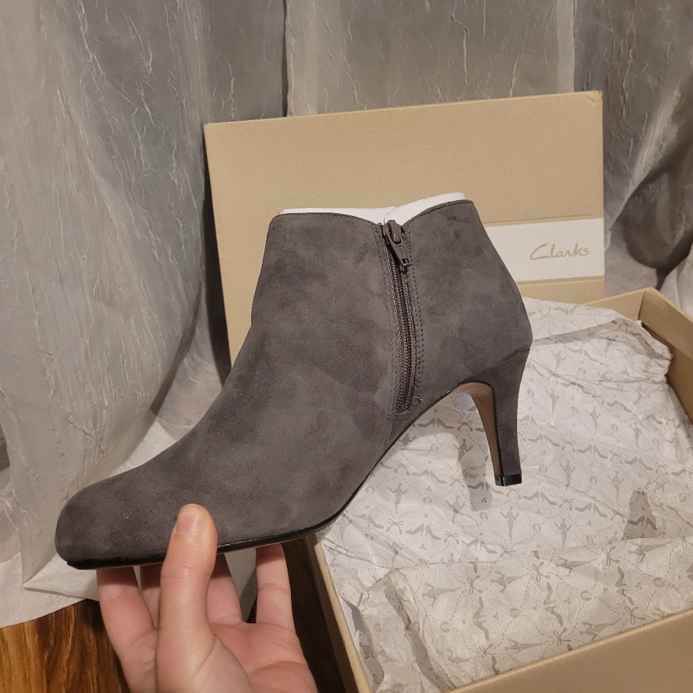 Clarks ankle booties! 🐘